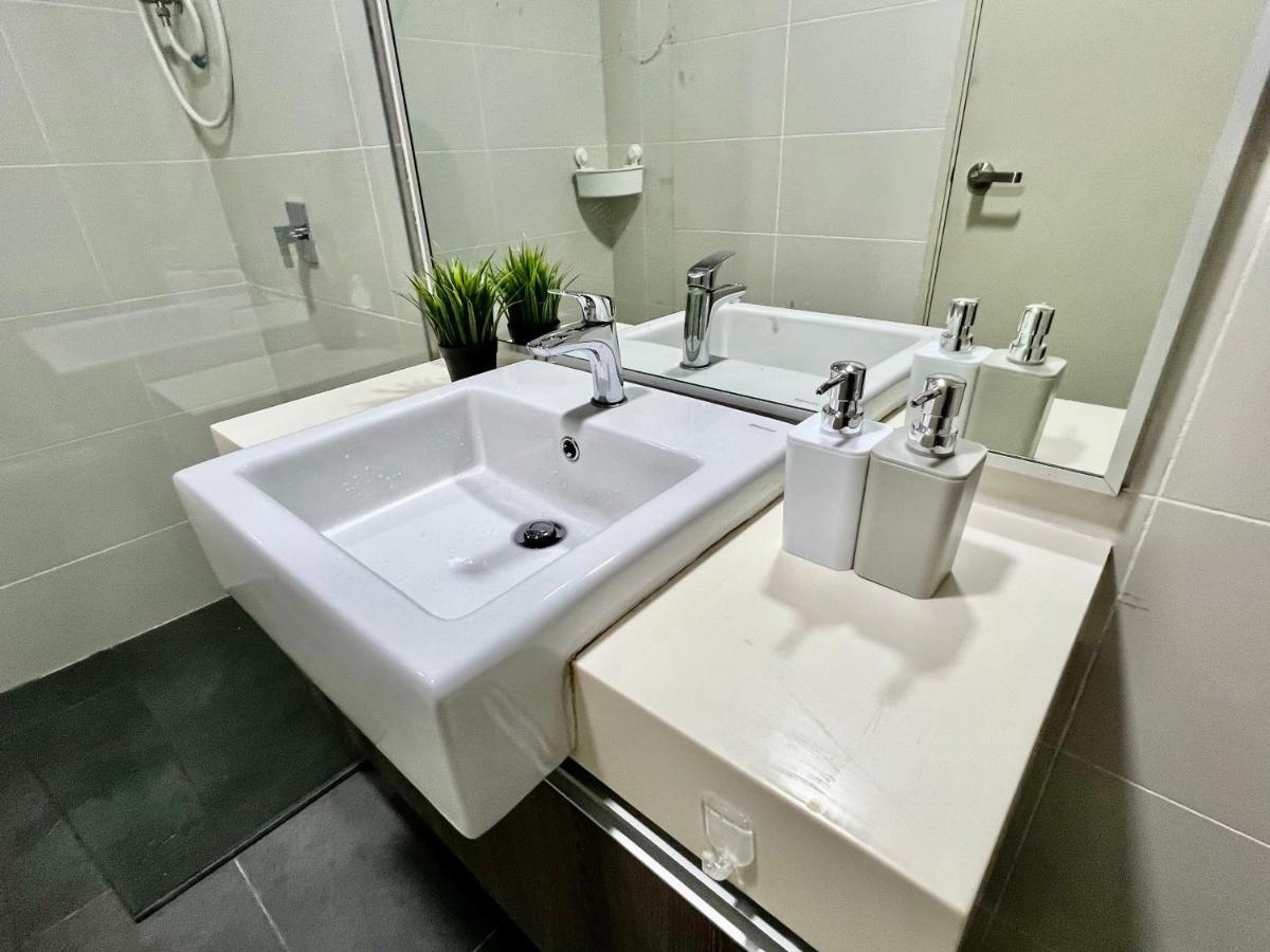 Royale Cottage Midvalley Netflix Pools 4 Pax Джохор-Бару Екстер'єр фото